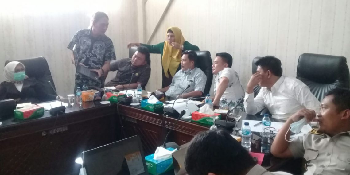 Camat Rimbo Pengadang Kerja Atas Perintah PT KHE, Dewan Lebong Garuk Kepala
