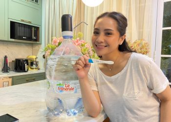Protektif Terhadap Kehamilan Nagita, Raffi Ahmad Konsumsi Air Mineral Alami