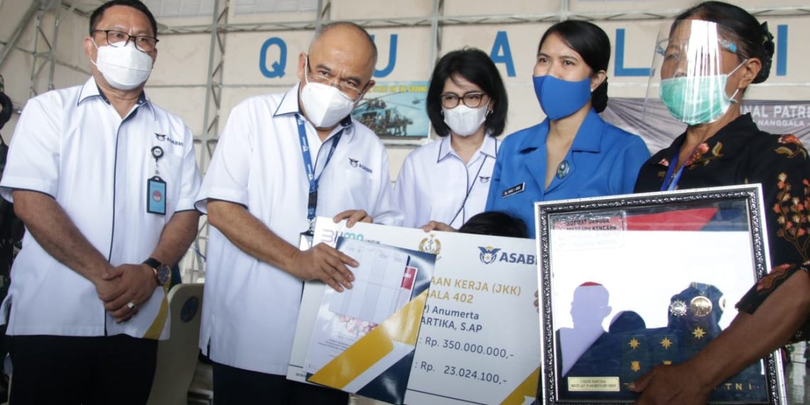 ASABRI Serahkan Manfaat Asuransi JKK Kepada Keluarga Korban Nanggala 402