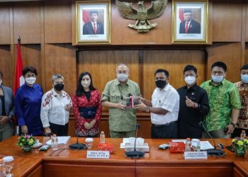 Komisi VII DPR Tinjau Fasilitas Produksi dan Produk Hingga SOC Pindad