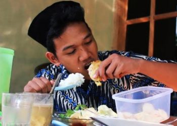 Makan dan Minum di Bulan Ramadhan Tak Sengaja? Puasa Batal Atau Dilanjutkan? Begini Aturan di Empat Mazhab