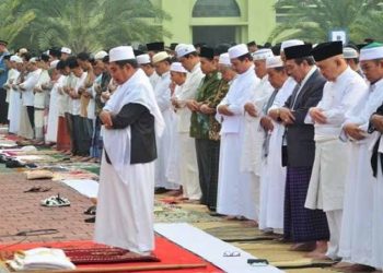 Tata Cara Sholat Idul Fitri Beserta Niat dan Hukumnya