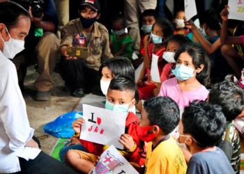 Temui Pengungsi di Adonara, Presiden: Tetap Jalankan Protokol Kesehatan