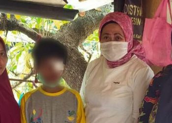 Cerita Tati Manusia Silver yang Dapat Sentuhan Keibuan Mensos Tri Rismaharini