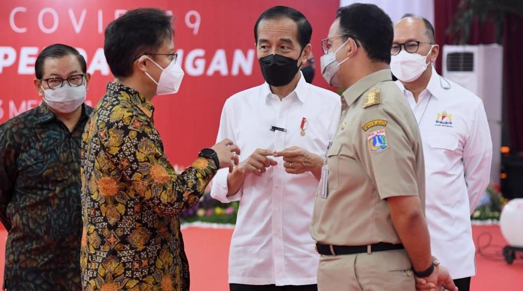 Jokowi Pantau Vaksinasi Pedagang Thamrin City