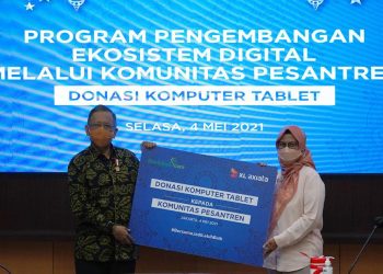 XL Axiata Donasi Laptop ke Pesantren
