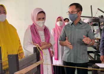Membangun Tenun Tradisional untuk Dukung Kemandirian Ekonomi Ponpes di Lebak Banten