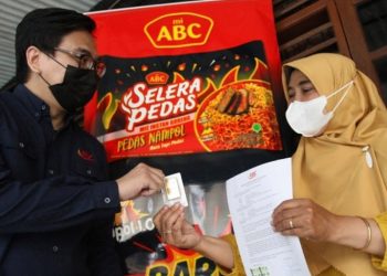 Dapat Emas 100 Gram Cuma Modal Mi Instan, Pedagang Kecil Ini Bagi-Bagi THR untuk Penjual Nasgor Keliling
