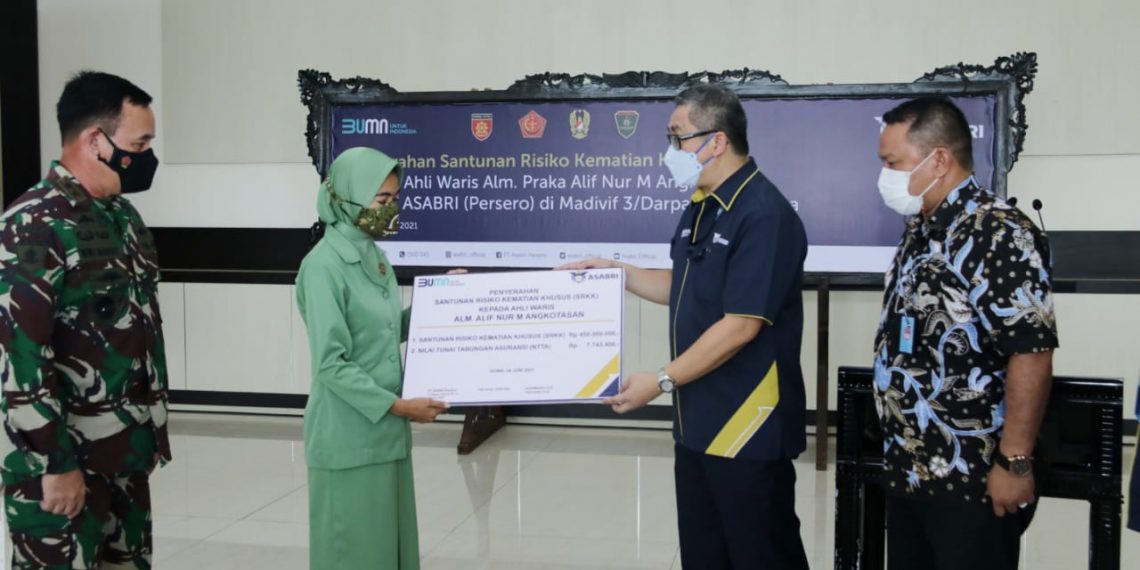 Keluarga Prajurit Alif Nur yang Gugur di Papua Terima Santunan dari Asabri