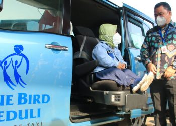 Blue Bird Fasilitasi Penyandang Disabilitas untuk Vaksinasi COVID-19