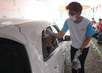 Le Minerale Sukseskan Vaksinasi Drive Thru bagi Lansia dan Mitra Driver Gojek Indonesia