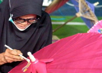 Cerita Sukses Mak Iyah Perajin Payung Geulis dan Lilis Pengusaha Tahu