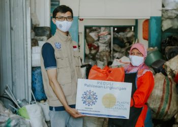 Apresiasi Pekerja Sampah, Ocean Plastic Prevention Accelerator Gandeng Bank Sampah Induk Surabaya