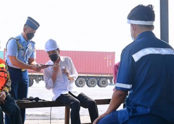 Dengarkan Keluhan Sopir Kontainer, Presiden Jokowi Langsung Telefon Kapolri