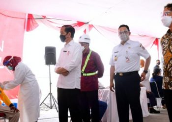 Presiden Jokowi Tinjau Vaksinasi Massal di Pelabuhan Sunda Kelapa