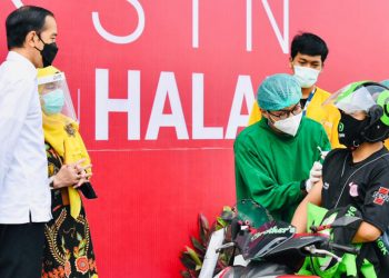 Tinjau Vaksinasi Massal di RSUI Depok, Presiden Jokowi Optimistis Capaian Vaksinasi Harian Terus Ditingkatkan