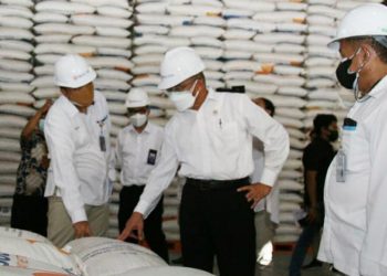 Menko PMK Minta Penyaluran Bansos Beras Memanfaatkan Beras Petani Lokal