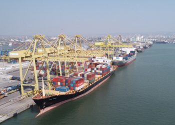 Pelindo III Catat Pertumbuhan Arus Kapal dan Barang Naik 6-7% Dibanding Tahun Lalu