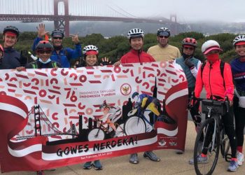 Sambut HUT Ke-76 RI, WNI di AS Gowes Seberangi Jembatan Golden Gate San Francisco