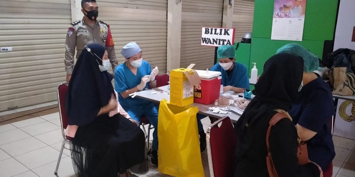 Maksimalkan Program Vaksinasi Merdeka, Polrestro Depok Dibantu Siloam Hospital Group dan UPNV Jakarta