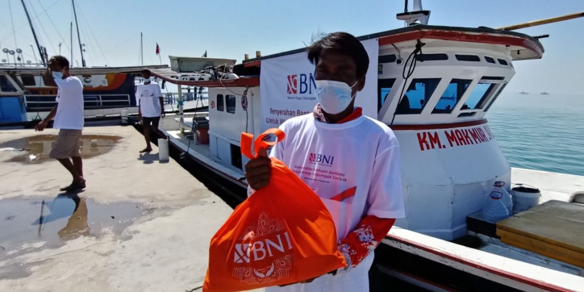 BNI Salurkan Sembako dan Masker untuk Warga Terdampak Pandemi Covid-19 di Pesisir Pulau Panjang Banten