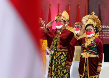 Meriahkan HUT RI Berbaju Daerah Seluruh Indonesia