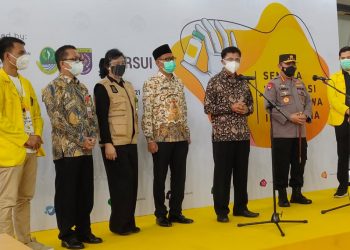 Kapolri dan Wakil Rektor UI Tinjau Sentra Vaksinasi Mahasiswa Indonesia