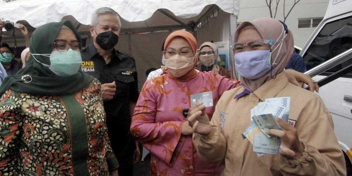 Penyaluran BSU di Bandung