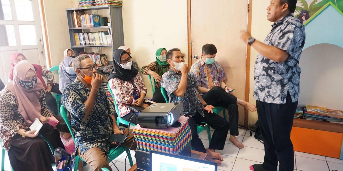 WOM Finance Edukasi Masyarakat Melalui Inklusi Keuangan