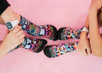 Kolaborasi Wilio x Stayhoops Luncurkan 5 Desain Kaos Kaki, Ajak Anak Cintai Produk Lokal