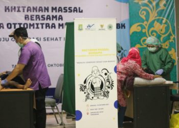 100 Peserta Ikuti Program Khitanan Massal yang Digelar WOM Finance dan BAZNAS di Tangerang