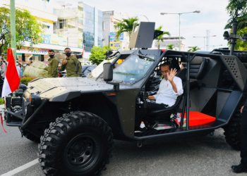 Ketika Presiden Jokowi Gunakan Rantis saat Susuri Jalan di Tarakan