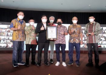 Tasyakuran BSI Pecahkan Rekor MURI, Pemotongan 1300 Tumpeng Kue Tradisional se-Indonesia