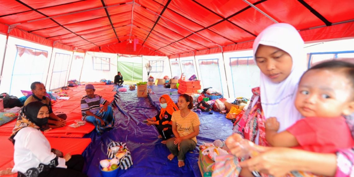 Tinjau Pengungsian Erupsi Semeru