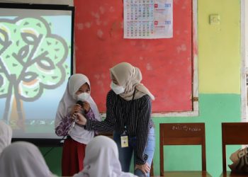 Millenial Jamkrindo Tanamkan Perilaku Hidup Sehat Kepada Pelajar di Geopark Ciletuh