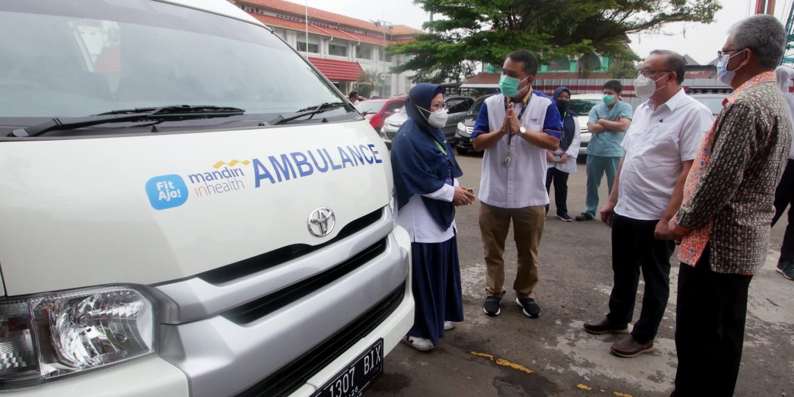 Mandiri Inhealth Serahkan CSR Satu Unit Ambulance kepada RS Pelni
