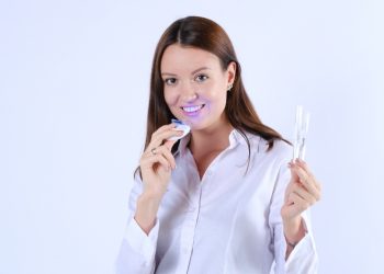 Bleaching Gigi Bisa Dilakukan di Rumah, Ini Tipsnya