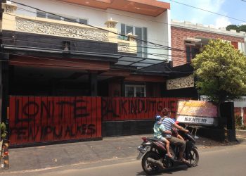 Rumah Pelaku Penipuan Investasi Bodong Alat Kesehatan Jadi Sasaran Vandalisme di Pamulang