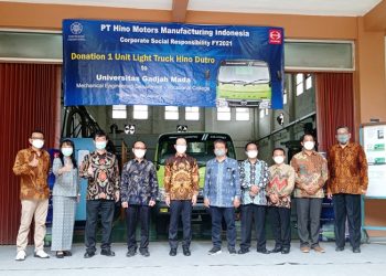CSR Hino Indonesia: 1 Unit Hino Dutro Untuk Keperluan Praktik di Universitas Gajah Mada