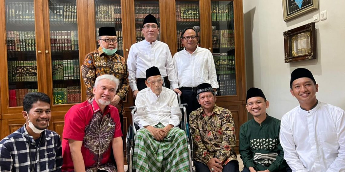 Silaturahmi Dewan Komisaris dan DPS BSI dengan KH Ali Yafie