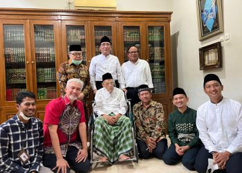 Silaturahmi Dewan Komisaris dan DPS BSI dengan KH Ali Yafie