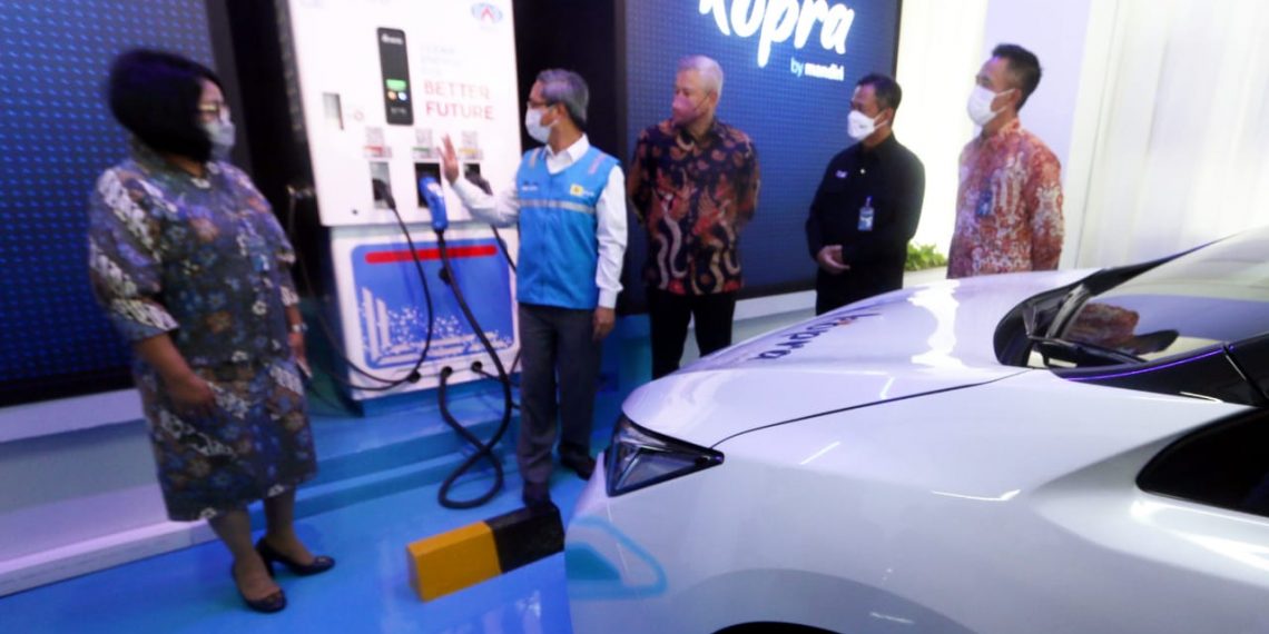 Pengoperasian SPKLU di Plaza Mandiri