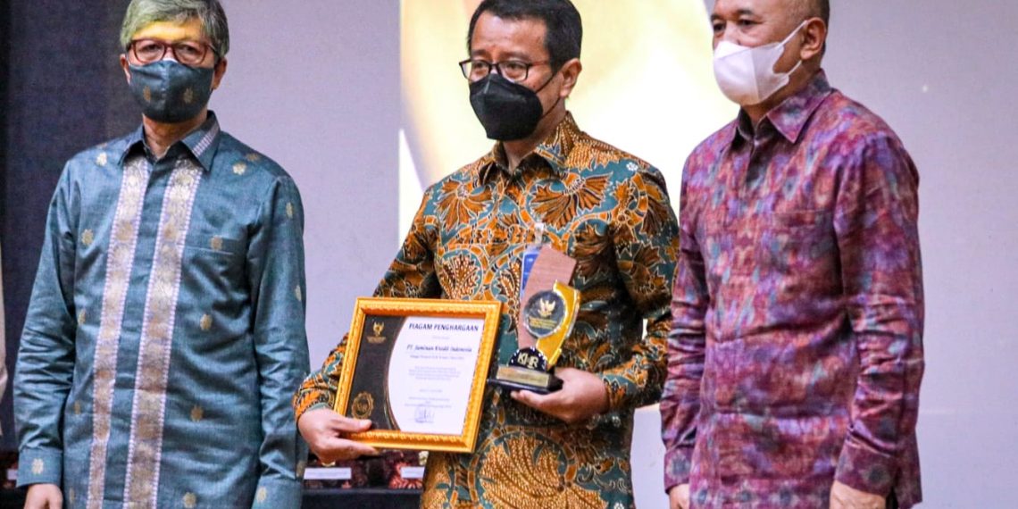 Jamkrindo Raih Penghargaan KUR