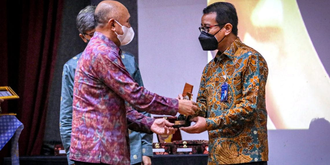 Jamkrindo Raih Penghargaan KUR