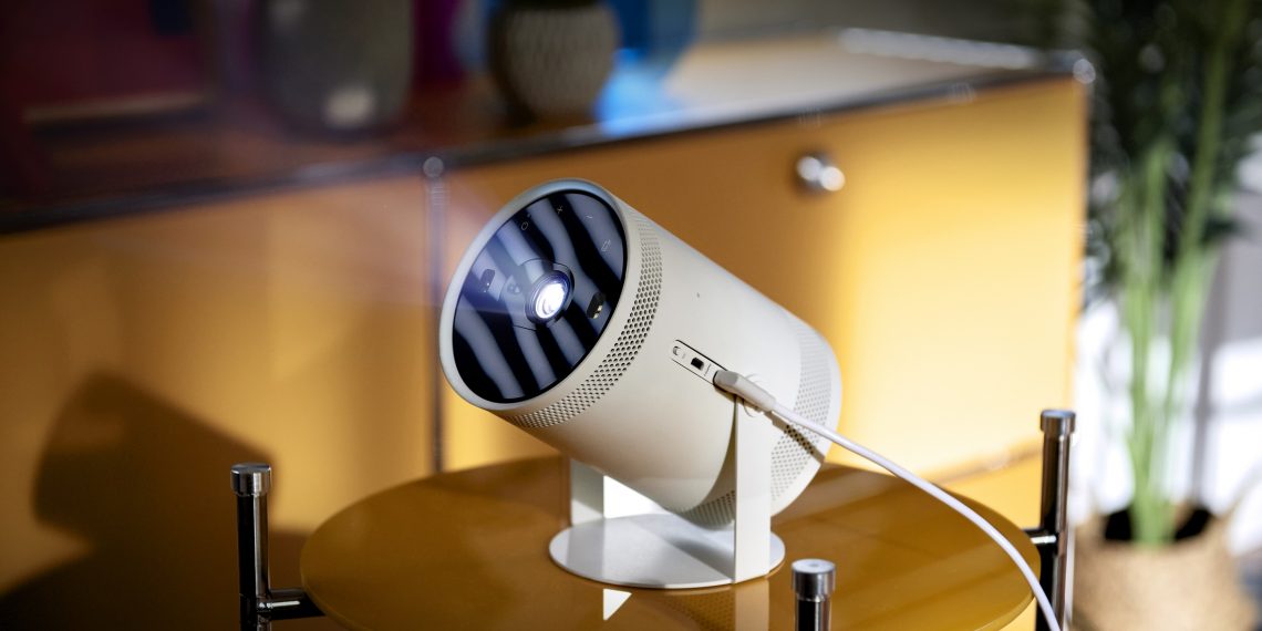 Samsung Luncurkan The Freestyle, Layar Portabel Untuk Hiburan Seru di Segala Tempat