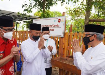BSI, LAZ BSMU & OJK Kolaborasi Bantu Program Klaster Usaha Peternak Kambing dan Domba di Pesantren