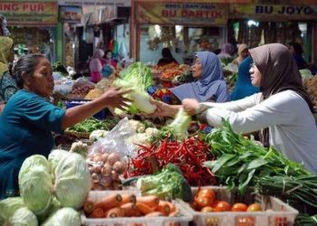 Harga Komoditas Meroket: Berkah Oligarki, Nestapa Rakyat