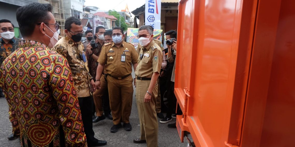 Demi Kebersihan, BTN Sumbangkan Mobil Sampah ke Parepare