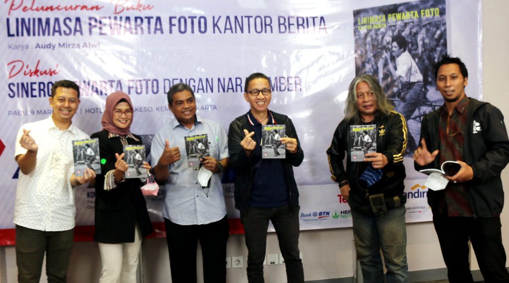 Peluncuran Buku Linimasa Pewarta Foto Kantor Berita