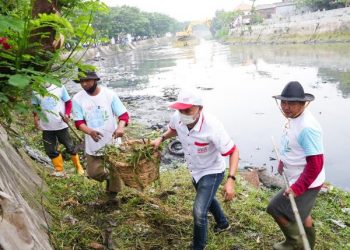 Gandeng Pemkot Surabaya, Ini yang Dilakukan Yayasan Wings Peduli dalam Gelaran Aksi Bersih Sungai Surabaya